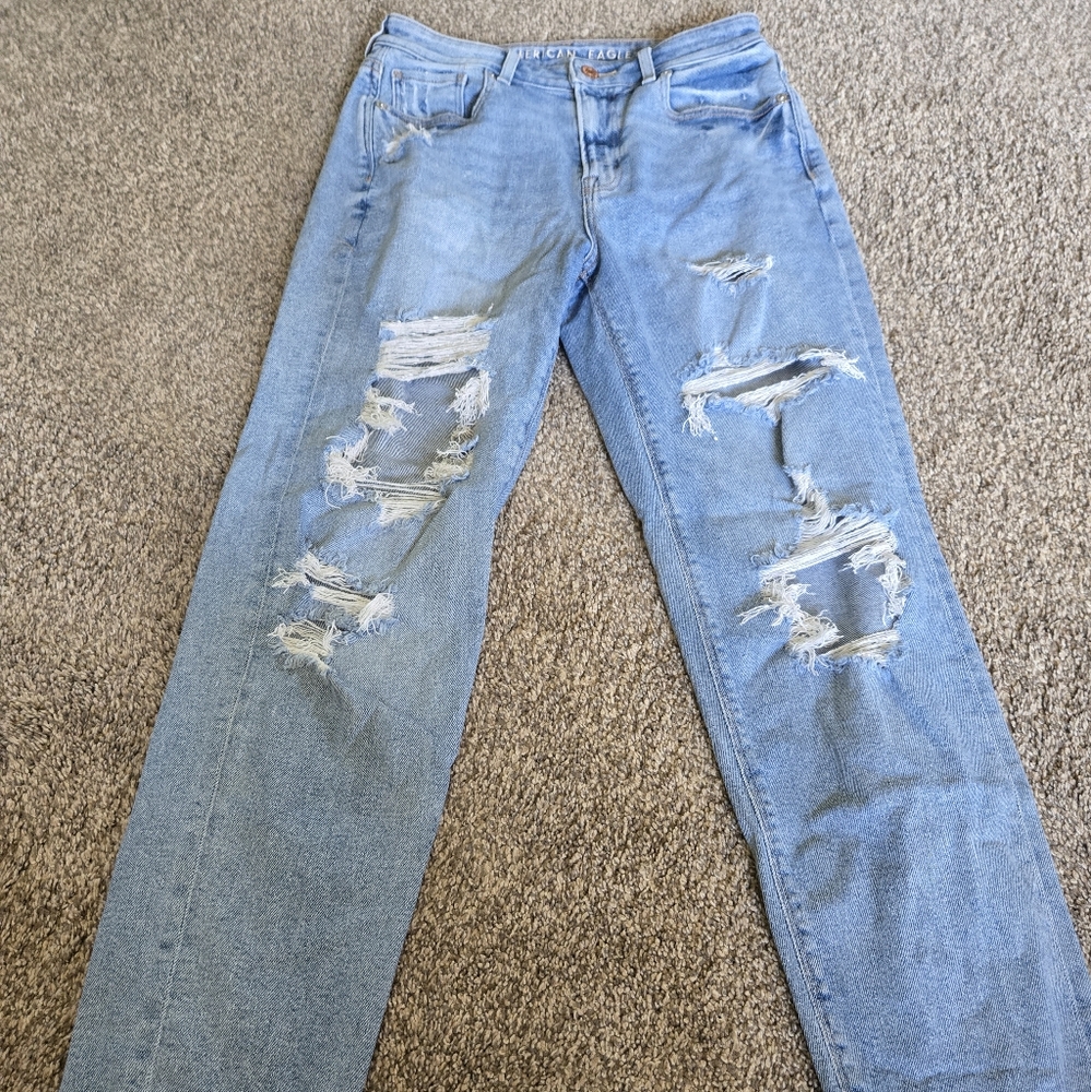 American Eagle - Mom Jeans - Light Wash - Distressed - Women's Size 4
